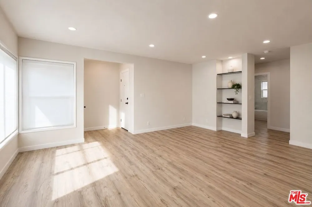 5250 Whitsett Avenue Valley Village, CA 91607