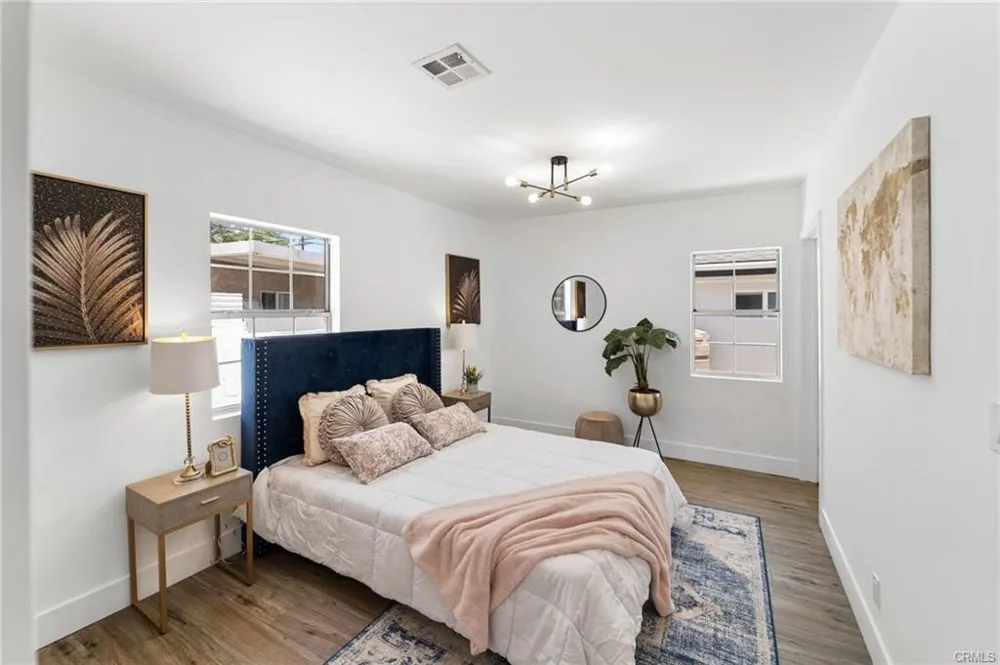 11445 Saticoy Street North Hollywood, CA 91605