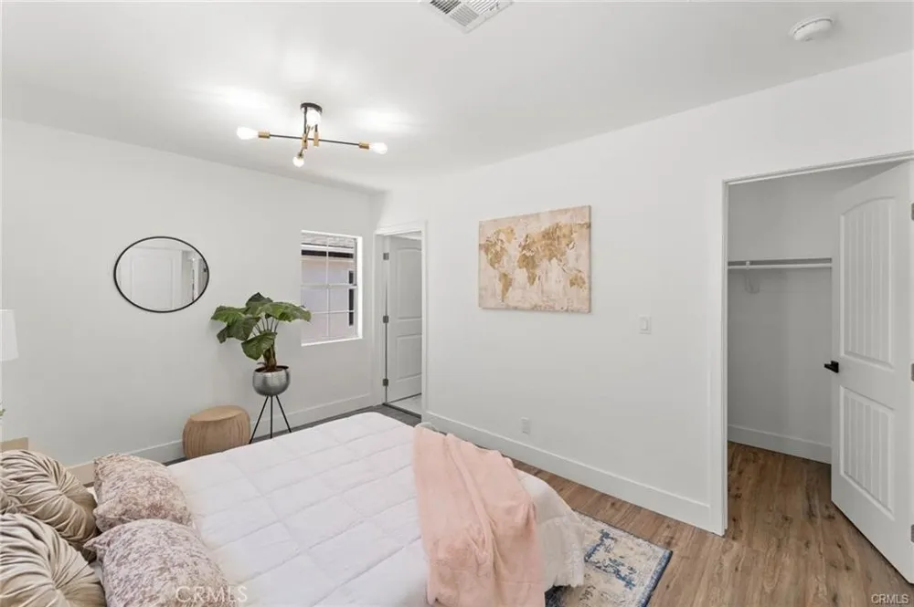 11445 Saticoy Street North Hollywood, CA 91605