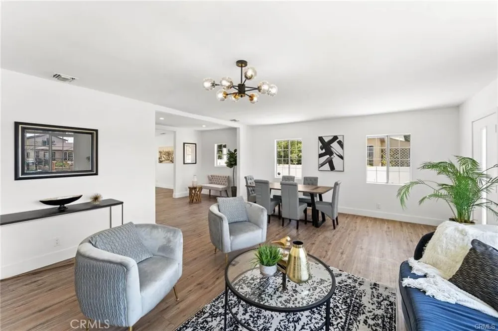 11445 Saticoy Street North Hollywood, CA 91605