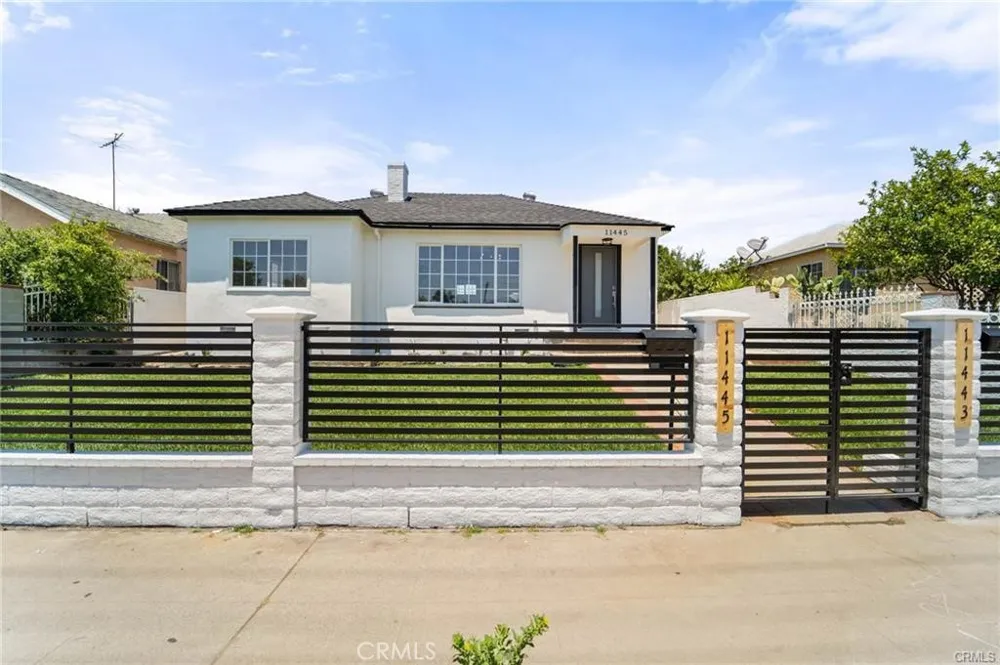 11445 Saticoy Street North Hollywood, CA 91605