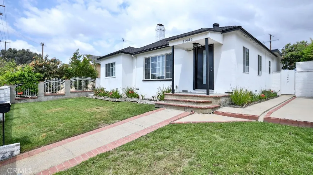 11445 Saticoy Street North Hollywood, CA 91605