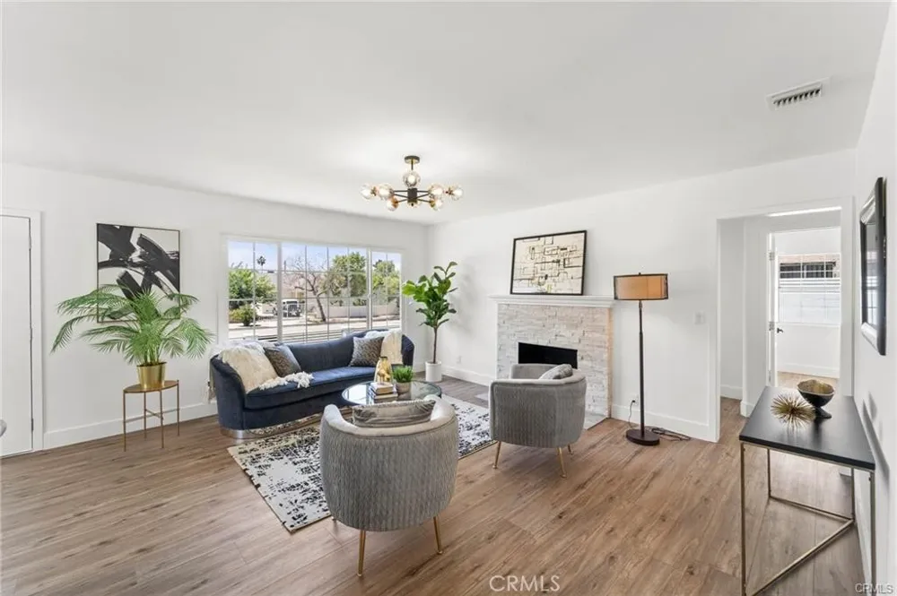 11445 Saticoy Street North Hollywood, CA 91605