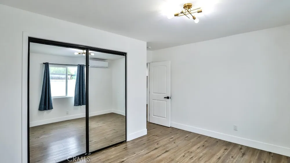 11445 Saticoy Street North Hollywood, CA 91605