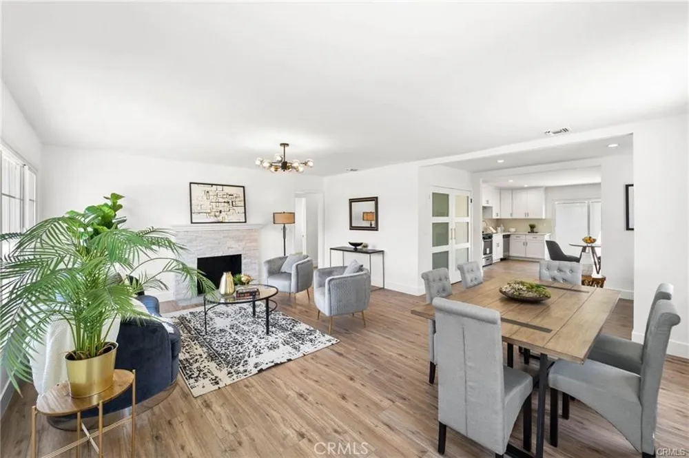 11445 Saticoy Street North Hollywood, CA 91605