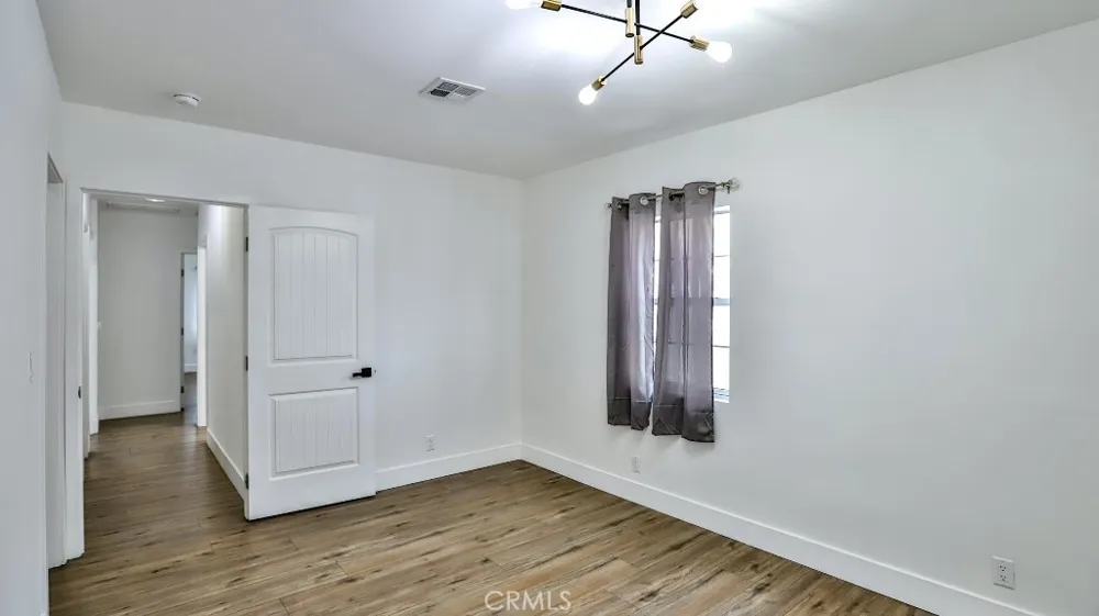 11445 Saticoy Street North Hollywood, CA 91605