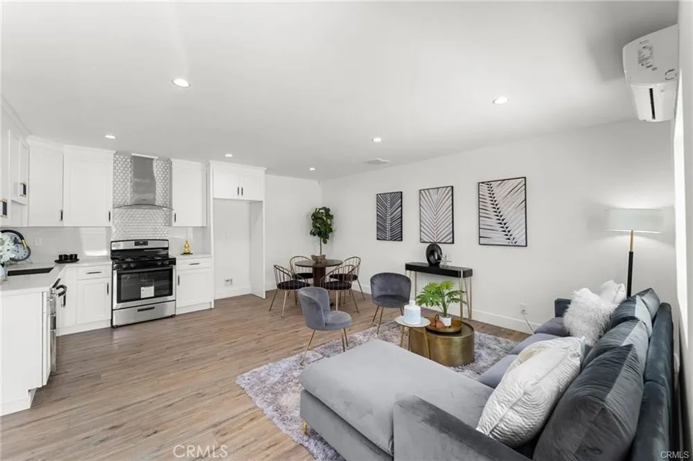 11445 Saticoy Street North Hollywood, CA 91605