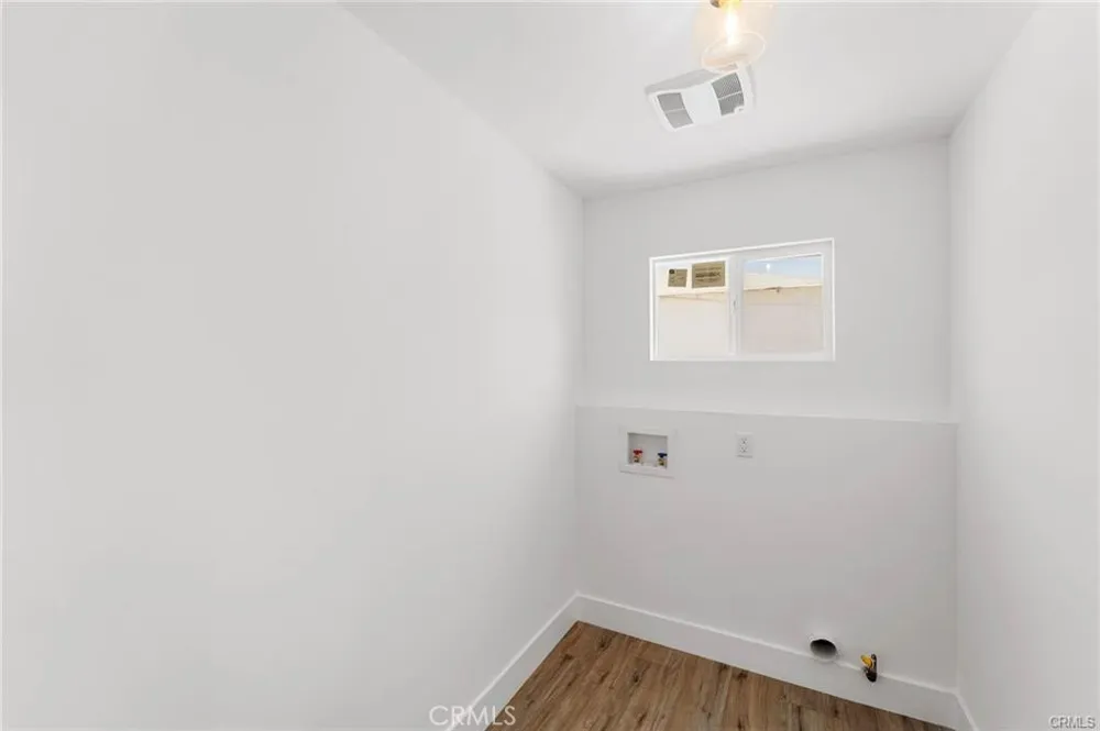 11445 Saticoy Street North Hollywood, CA 91605