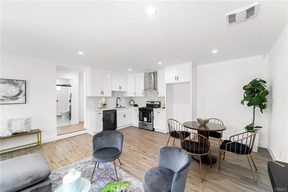 11445 Saticoy Street North Hollywood, CA 91605