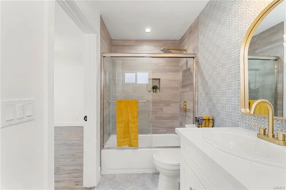11445 Saticoy Street North Hollywood, CA 91605