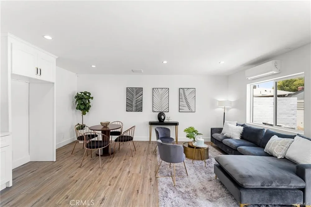 11445 Saticoy Street North Hollywood, CA 91605