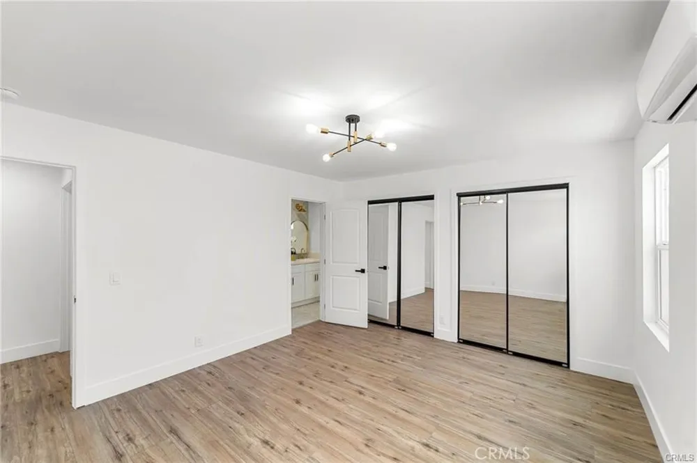 11445 Saticoy Street North Hollywood, CA 91605