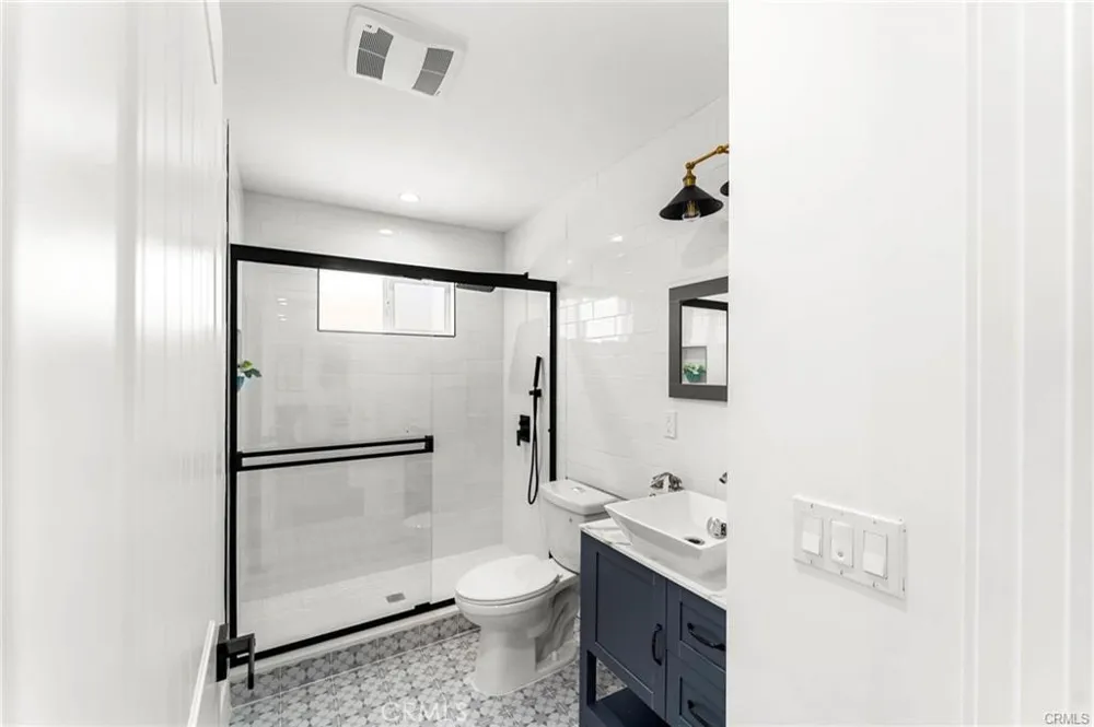 11445 Saticoy Street North Hollywood, CA 91605