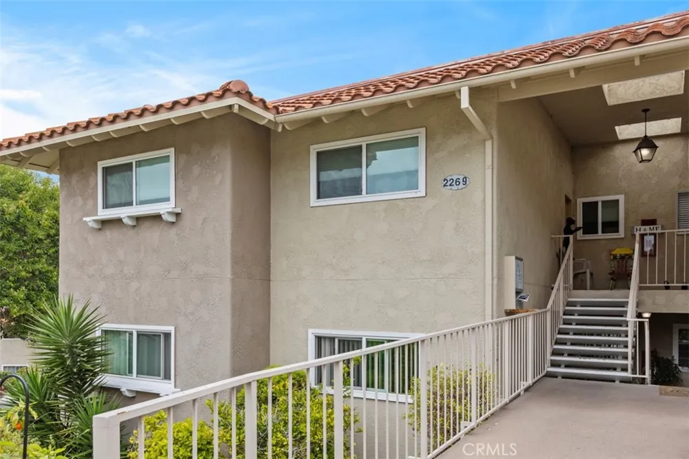 2269 Via Puerta Laguna Woods, CA 92637