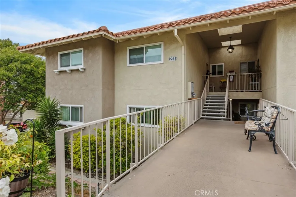 2269 Via Puerta Laguna Woods, CA 92637