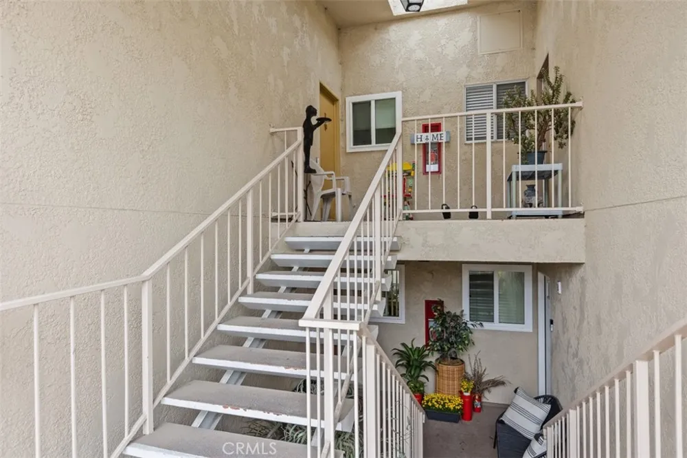 2269 Via Puerta Laguna Woods, CA 92637