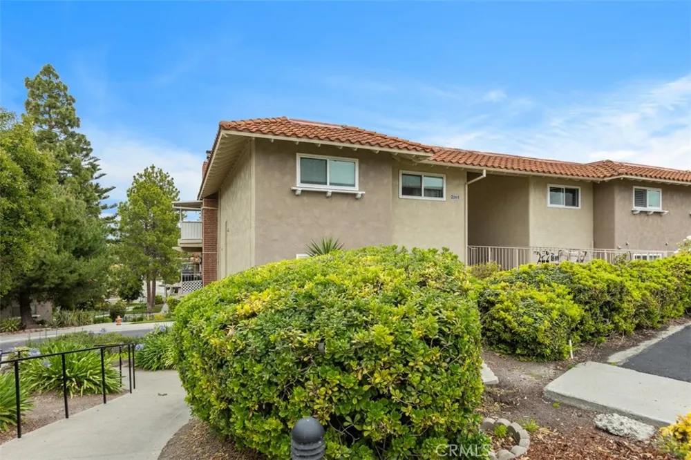 2269 Via Puerta Laguna Woods, CA 92637