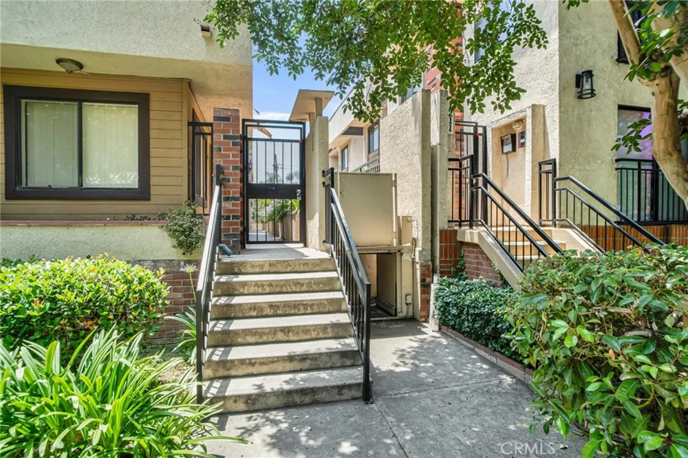1207 Columbus Avenue Glendale, CA 91202