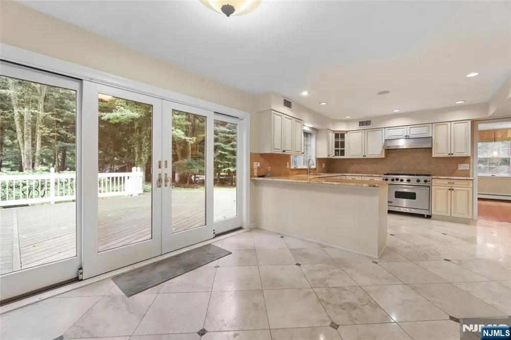 1 Frasco Lane Norwood, NJ 07648