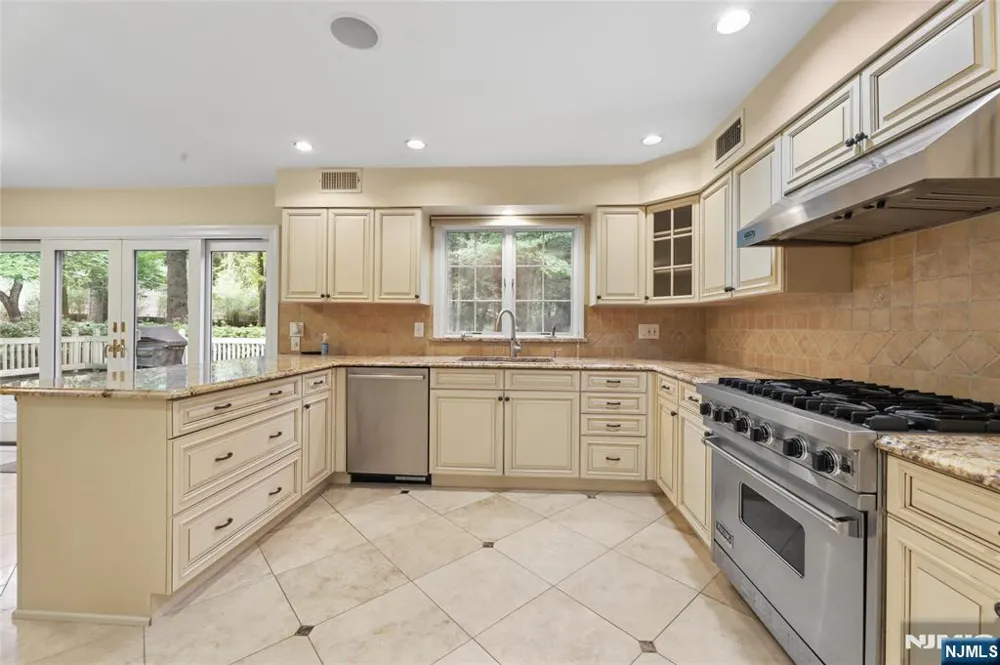 1 Frasco Lane Norwood, NJ 07648