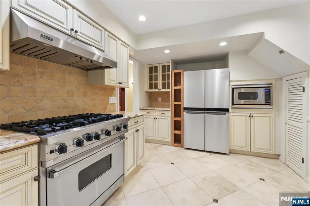 1 Frasco Lane Norwood, NJ 07648