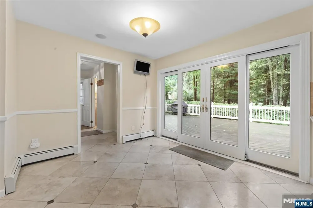 1 Frasco Lane Norwood, NJ 07648