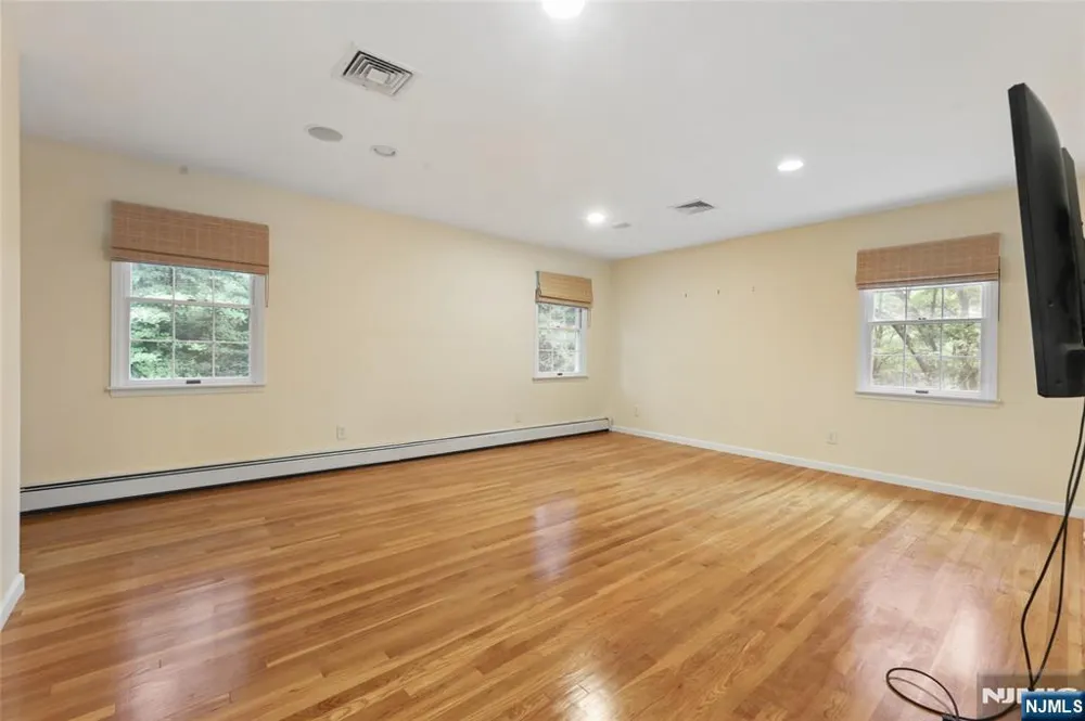 1 Frasco Lane Norwood, NJ 07648