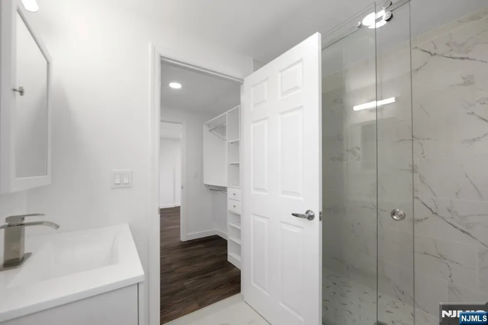 380 Grand Avenue Leonia, NJ 07605
