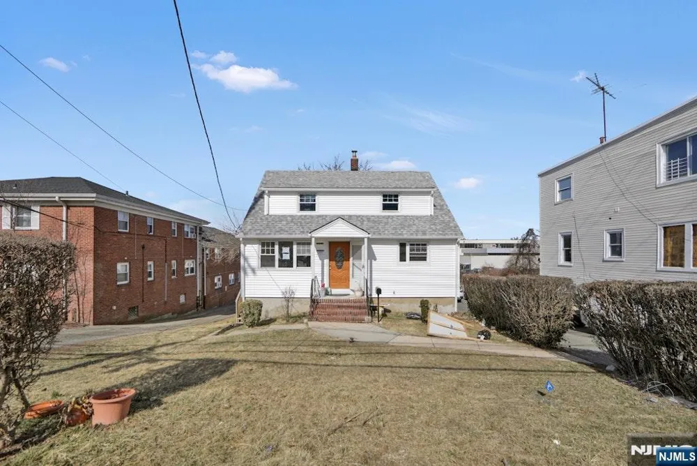 380 Grand Avenue Leonia, NJ 07605