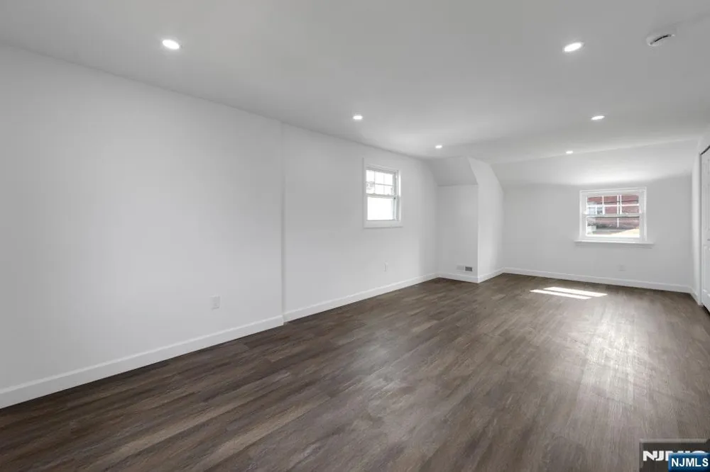 380 Grand Avenue Leonia, NJ 07605