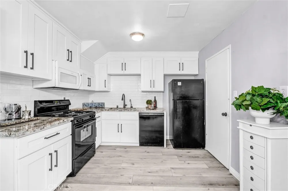 17061 Roscoe Boulevard #2 Northridge, CA 91325