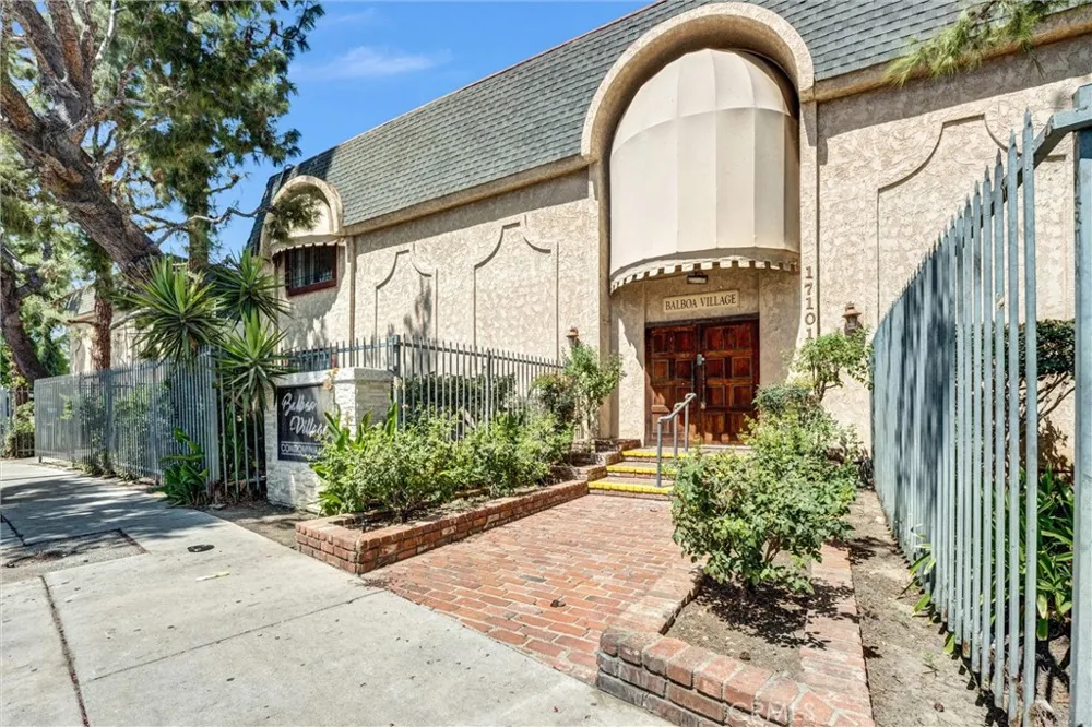 17061 Roscoe Boulevard #2 Northridge, CA 91325