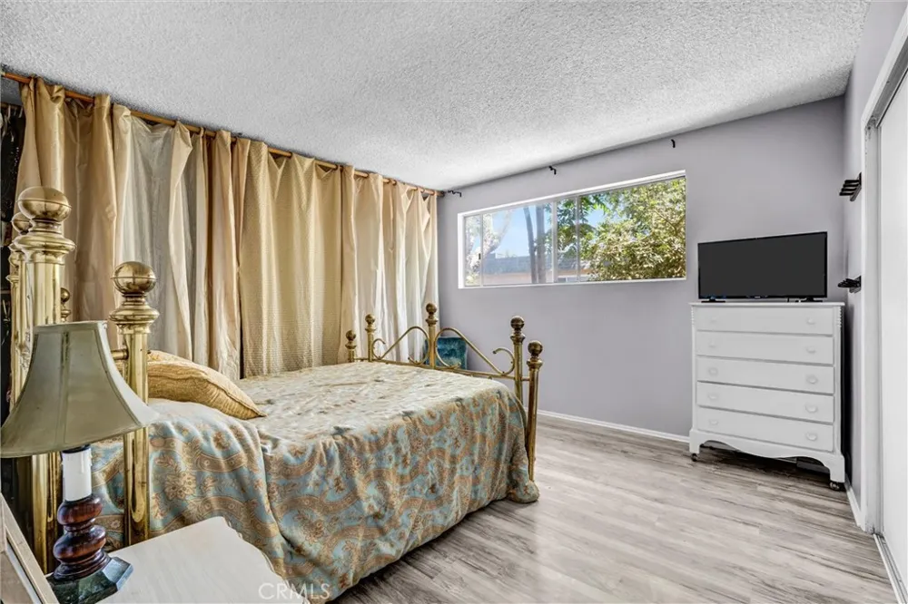 17061 Roscoe Boulevard #2 Northridge, CA 91325