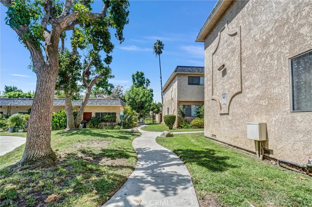 17061 Roscoe Boulevard #2 Northridge, CA 91325