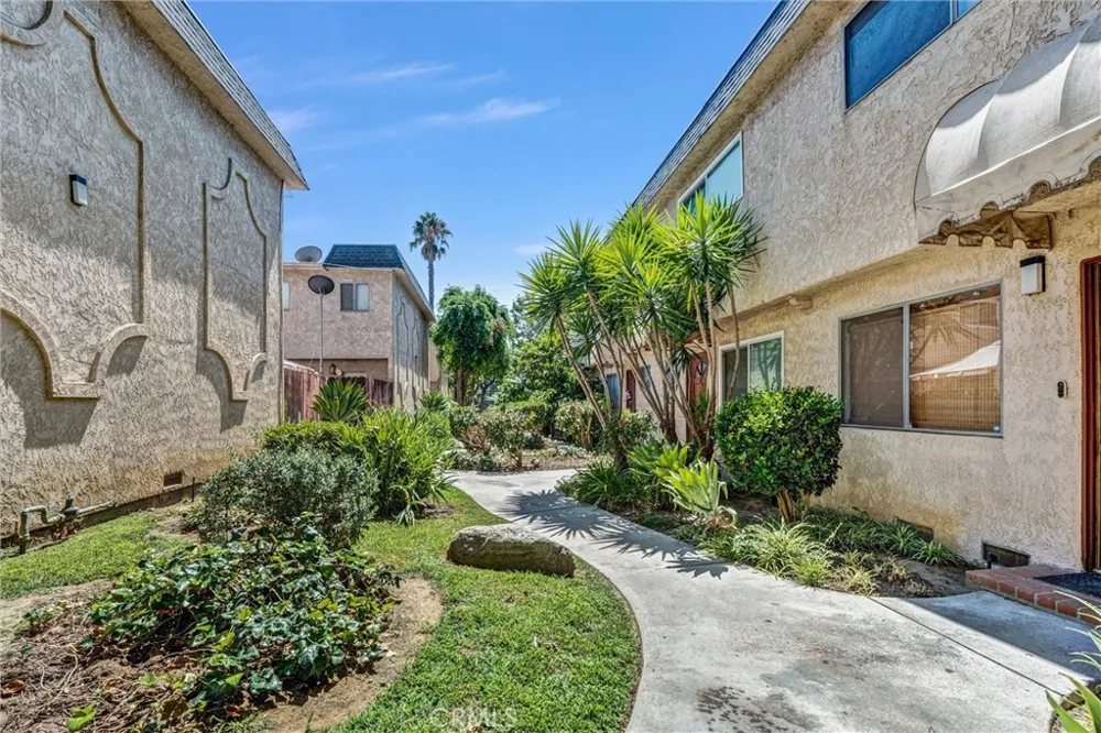 17061 Roscoe Boulevard #2 Northridge, CA 91325