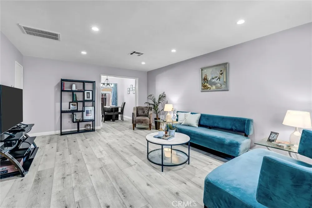 17061 Roscoe Boulevard #2 Northridge, CA 91325