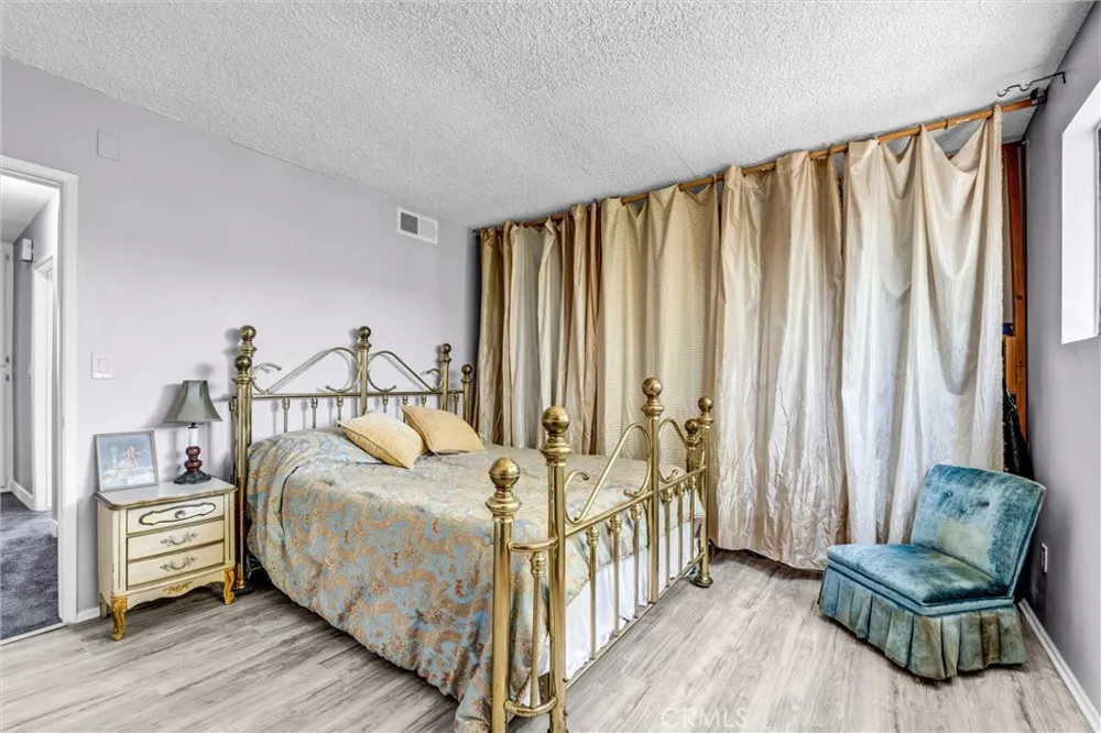 17061 Roscoe Boulevard #2 Northridge, CA 91325