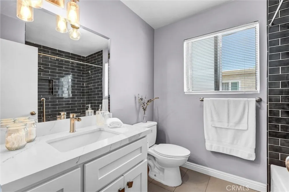 17061 Roscoe Boulevard #2 Northridge, CA 91325