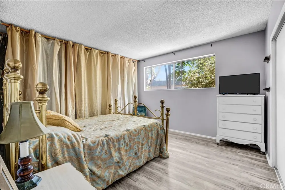 17061 Roscoe Boulevard #2 Northridge, CA 91325