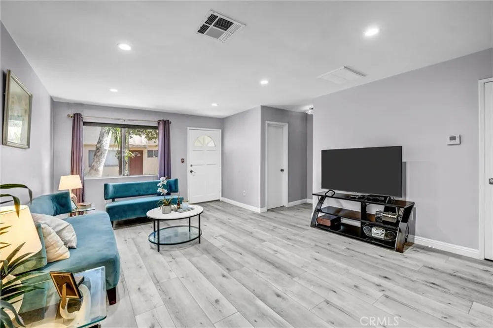 17061 Roscoe Boulevard #2 Northridge, CA 91325