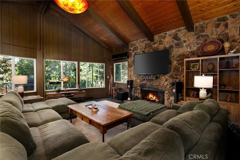 24611 Valle Drive Crestline, CA 92325