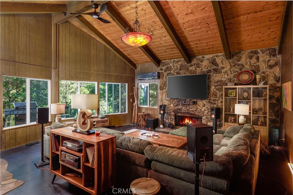 24611 Valle Drive Crestline, CA 92325
