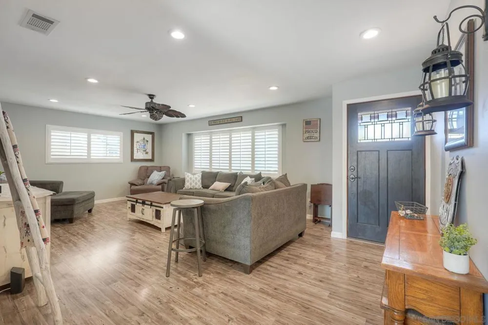 12731 Soule Poway, CA 92064