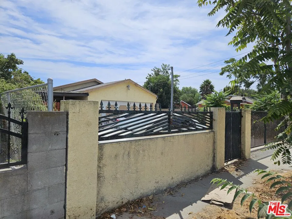 2238 E 120th Street Los Angeles, CA 90059