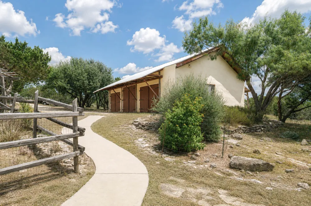 901 Old Red Ranch Road Dripping Springs, TX 78620