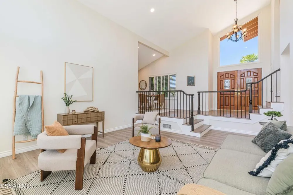 688 Velarde Drive Thousand Oaks, CA 91360