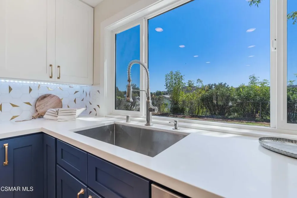 688 Velarde Drive Thousand Oaks, CA 91360