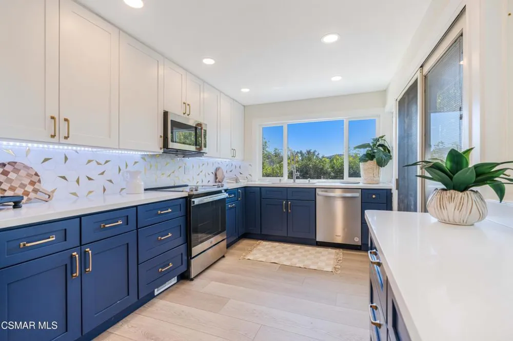688 Velarde Drive Thousand Oaks, CA 91360