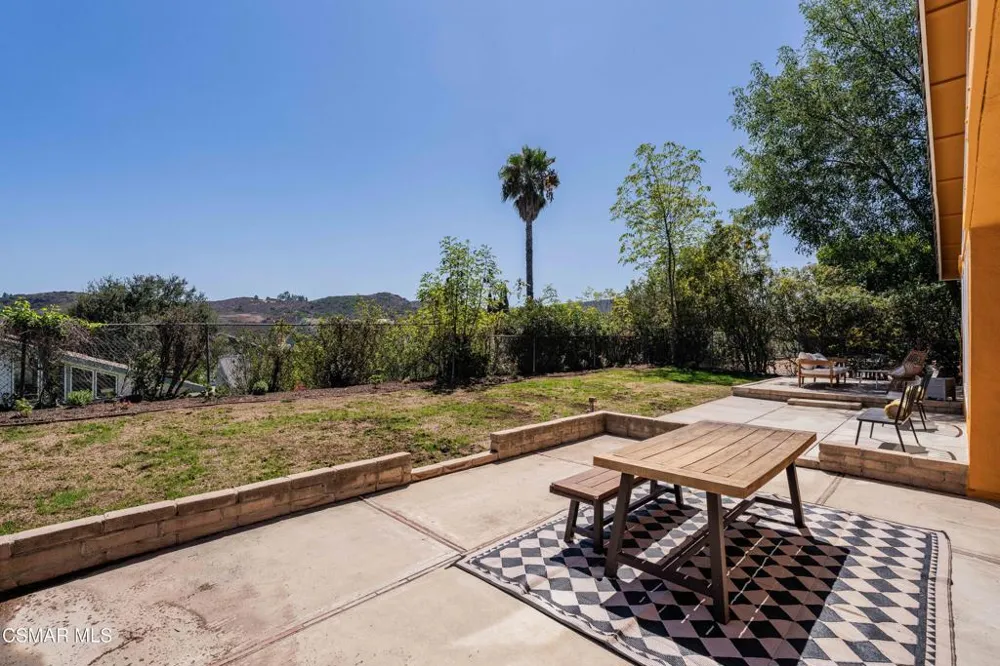 688 Velarde Drive Thousand Oaks, CA 91360
