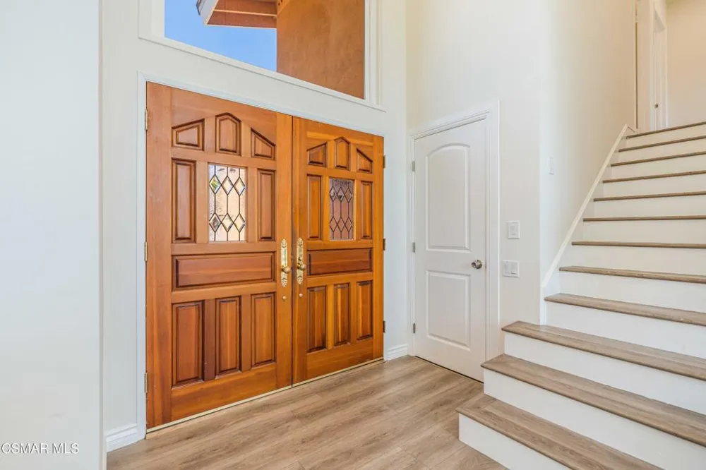 688 Velarde Drive Thousand Oaks, CA 91360